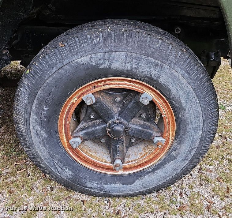 image for item OG9467 1975 Ford F600  truck cab and chassis