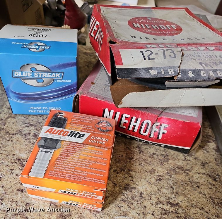 image for item OG9467 1975 Ford F600  truck cab and chassis