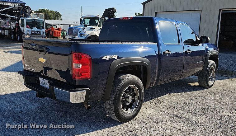 image for item OG9477 2011 Chevrolet Silverado 1500  Crew Cab pickup truck