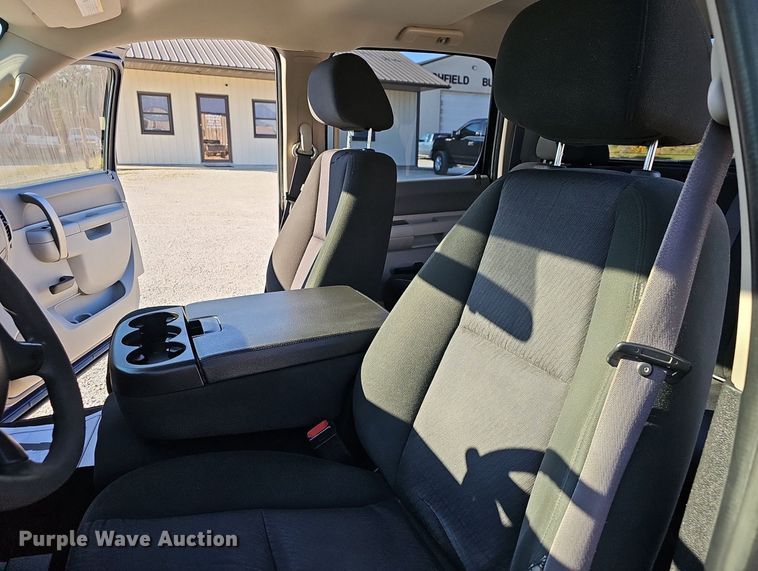 image for item OG9477 2011 Chevrolet Silverado 1500  Crew Cab pickup truck