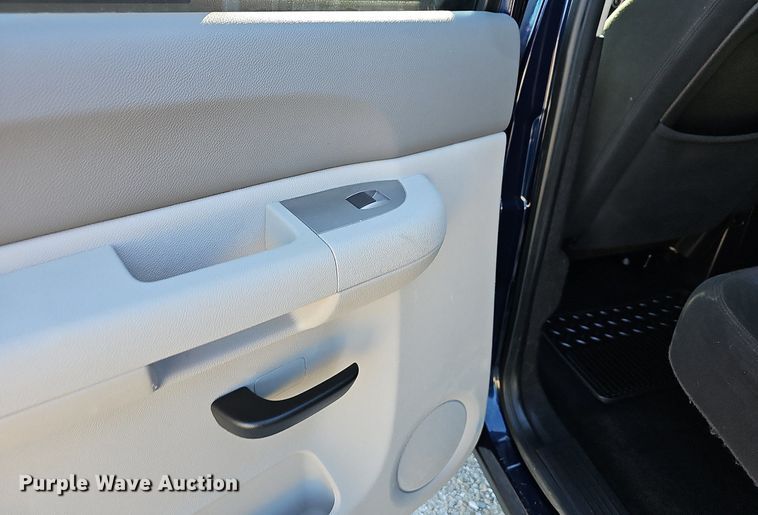 image for item OG9477 2011 Chevrolet Silverado 1500  Crew Cab pickup truck