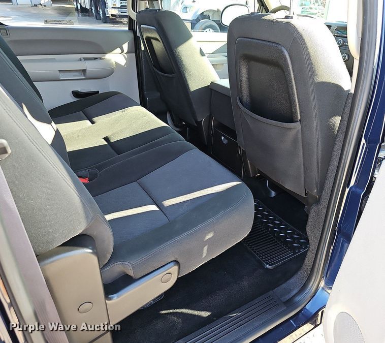 image for item OG9477 2011 Chevrolet Silverado 1500  Crew Cab pickup truck