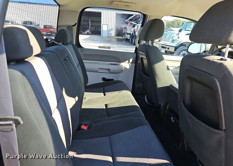 image for item OG9477 2011 Chevrolet Silverado 1500  Crew Cab pickup truck