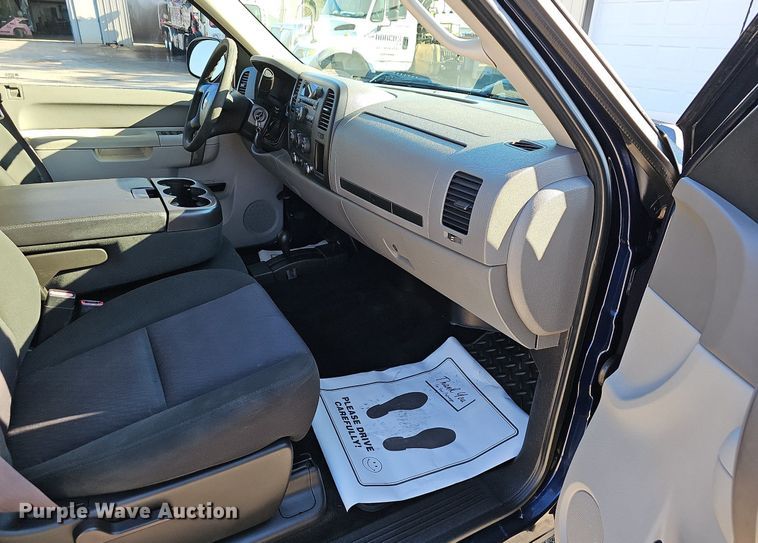 image for item OG9477 2011 Chevrolet Silverado 1500  Crew Cab pickup truck