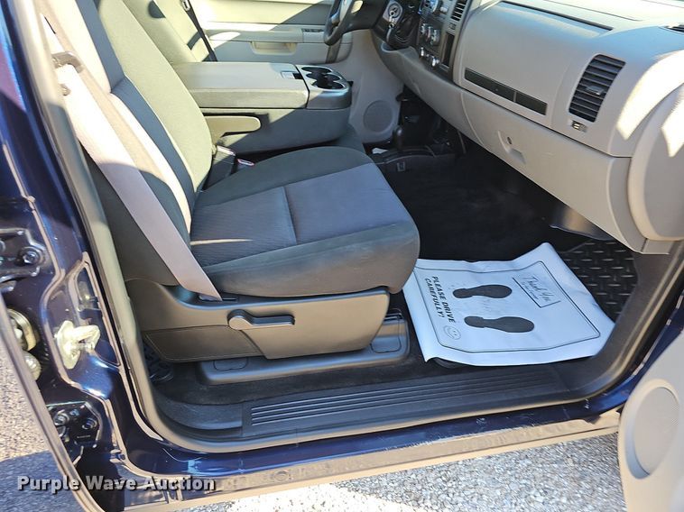 image for item OG9477 2011 Chevrolet Silverado 1500  Crew Cab pickup truck