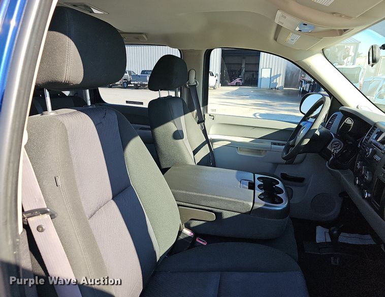 image for item OG9477 2011 Chevrolet Silverado 1500  Crew Cab pickup truck