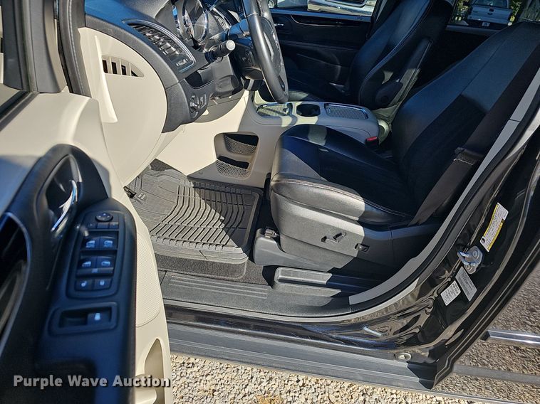 image for item OG9521 2017 Dodge Grand Caravan SXT  van