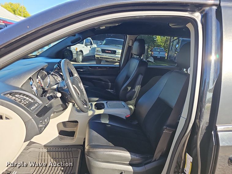 image for item OG9521 2017 Dodge Grand Caravan SXT  van