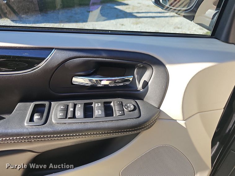 image for item OG9521 2017 Dodge Grand Caravan SXT  van