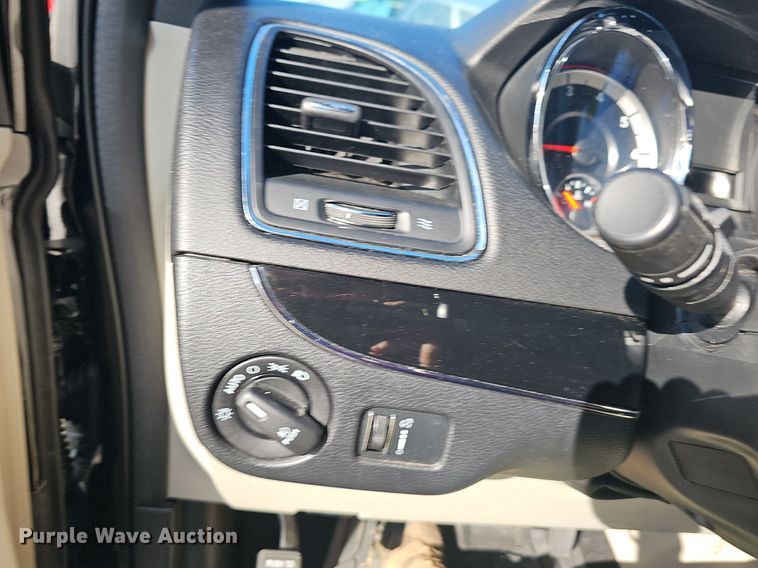 image for item OG9521 2017 Dodge Grand Caravan SXT  van