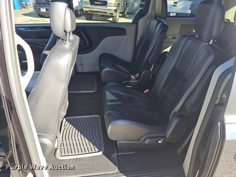 image for item OG9521 2017 Dodge Grand Caravan SXT  van