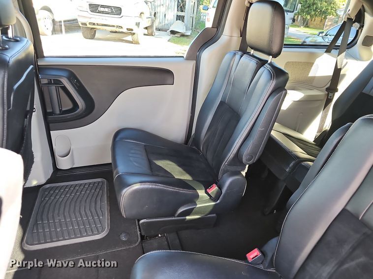 image for item OG9521 2017 Dodge Grand Caravan SXT  van