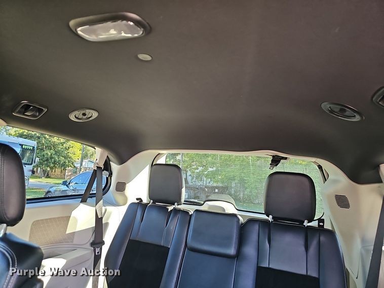 image for item OG9521 2017 Dodge Grand Caravan SXT  van