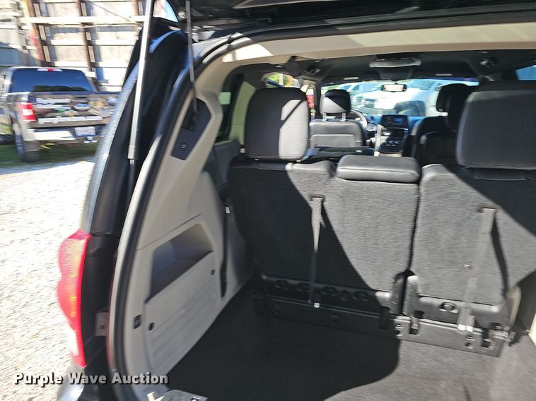 image for item OG9521 2017 Dodge Grand Caravan SXT  van