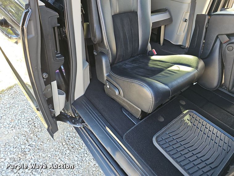 image for item OG9521 2017 Dodge Grand Caravan SXT  van