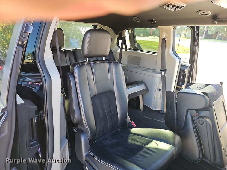 image for item OG9521 2017 Dodge Grand Caravan SXT  van