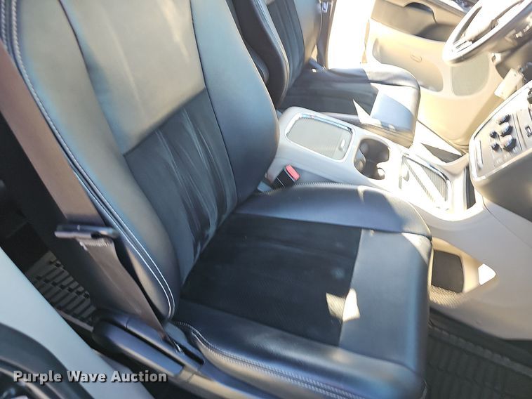 image for item OG9521 2017 Dodge Grand Caravan SXT  van