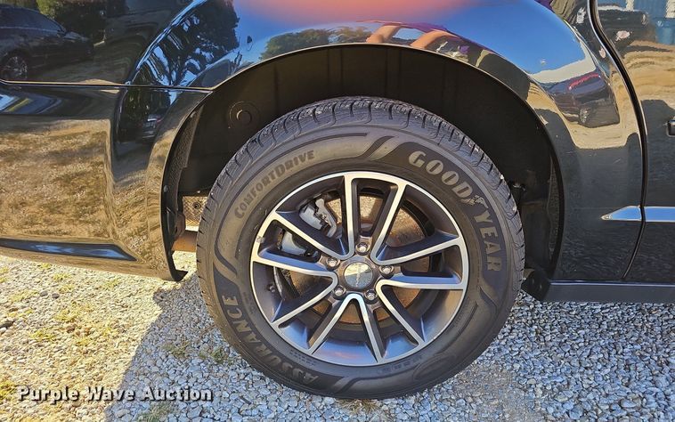 image for item OG9521 2017 Dodge Grand Caravan SXT  van