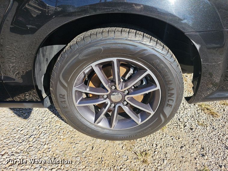 image for item OG9521 2017 Dodge Grand Caravan SXT  van