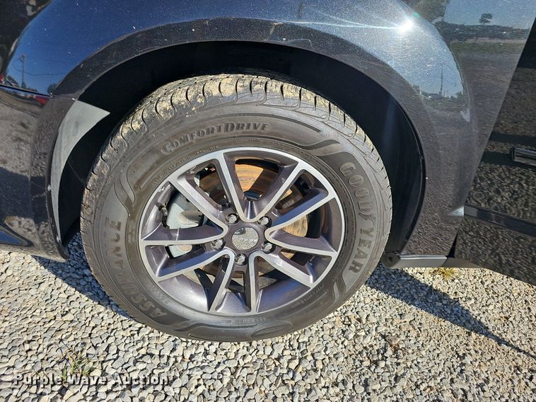 image for item OG9521 2017 Dodge Grand Caravan SXT  van