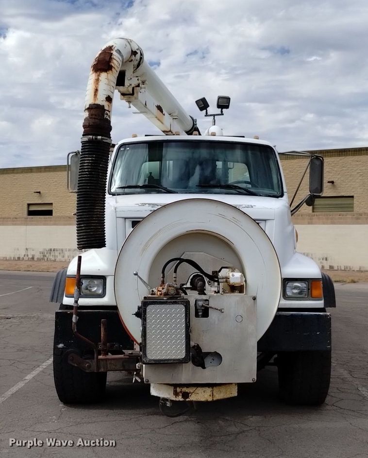 image for item DK8788 2000 Sterling LT  vacuum truck