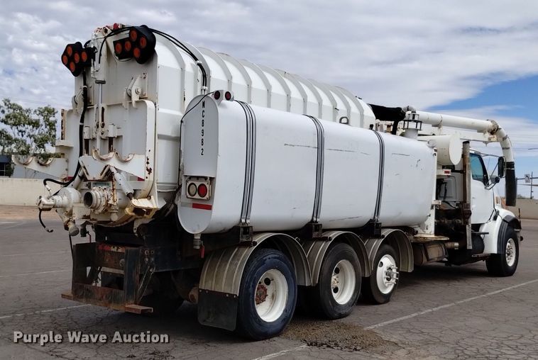 image for item DK8788 2000 Sterling LT  vacuum truck