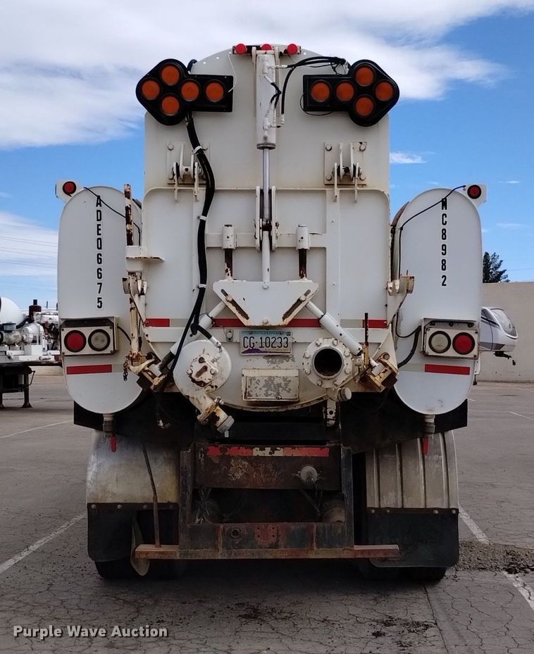 image for item DK8788 2000 Sterling LT  vacuum truck