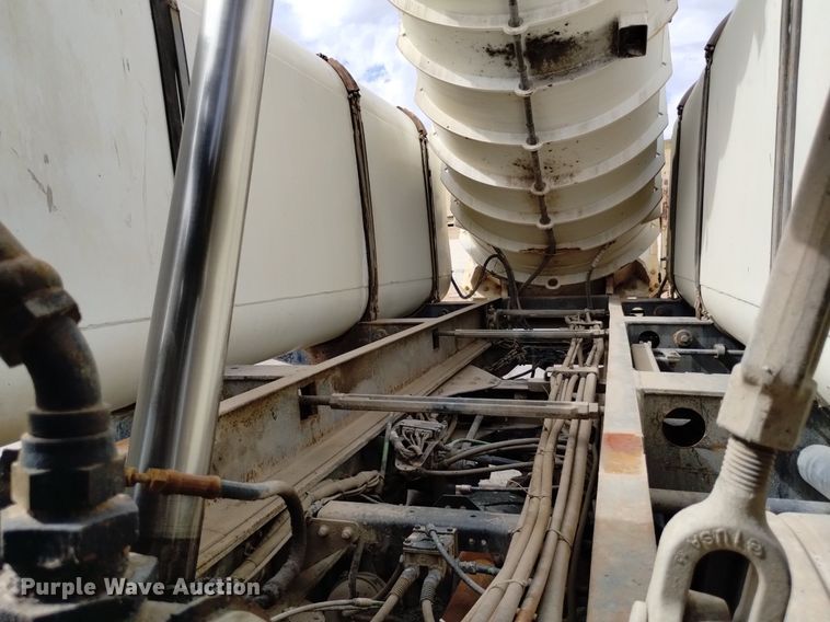 image for item DK8788 2000 Sterling LT  vacuum truck