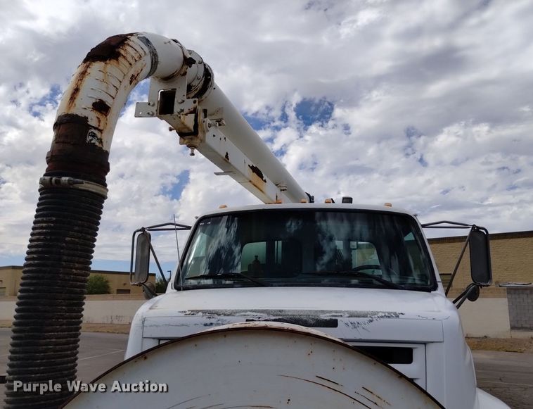 image for item DK8788 2000 Sterling LT  vacuum truck