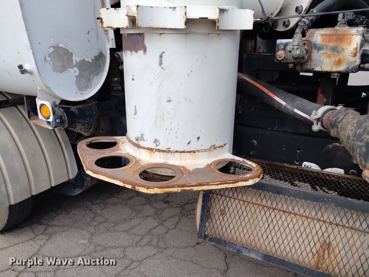 image for item DK8788 2000 Sterling LT  vacuum truck