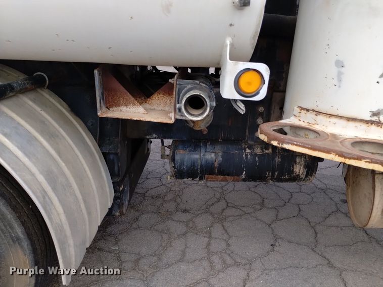 image for item DK8788 2000 Sterling LT  vacuum truck