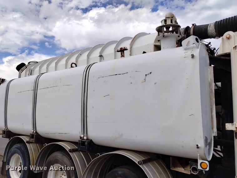 image for item DK8788 2000 Sterling LT  vacuum truck