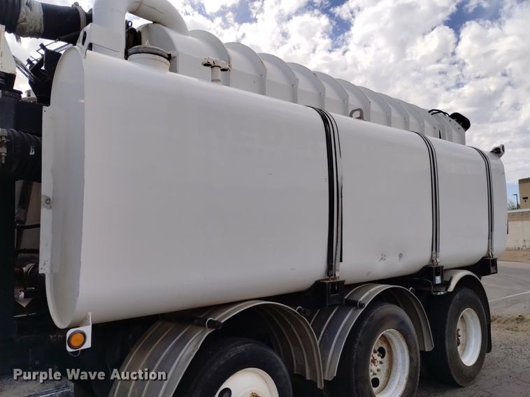 image for item DK8788 2000 Sterling LT  vacuum truck