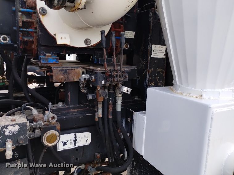 image for item DK8788 2000 Sterling LT  vacuum truck