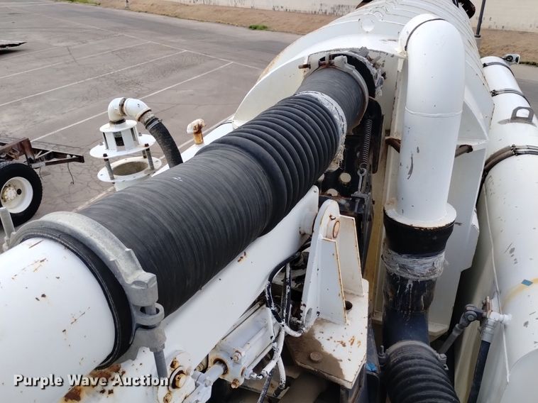 image for item DK8788 2000 Sterling LT  vacuum truck