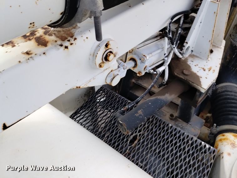 image for item DK8788 2000 Sterling LT  vacuum truck