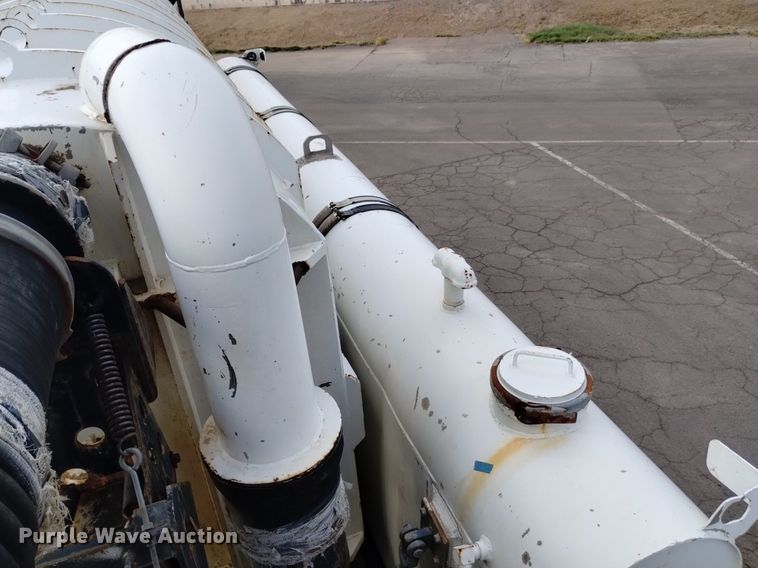 image for item DK8788 2000 Sterling LT  vacuum truck