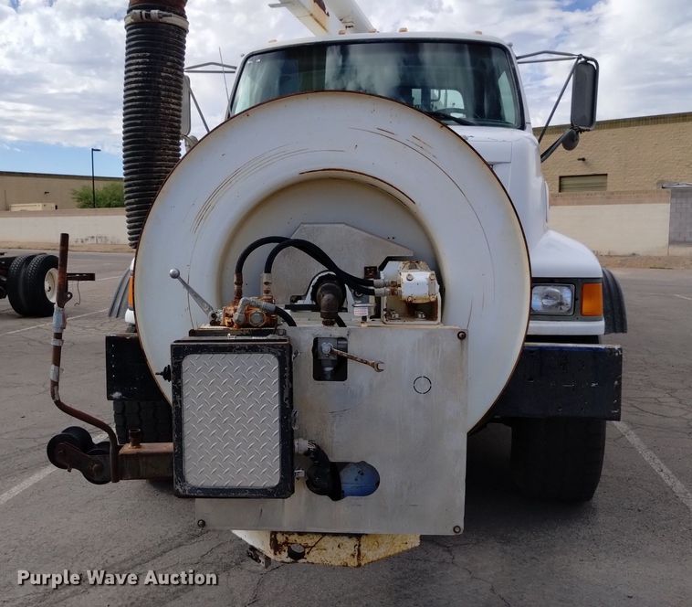 image for item DK8788 2000 Sterling LT  vacuum truck