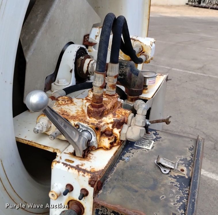 image for item DK8788 2000 Sterling LT  vacuum truck