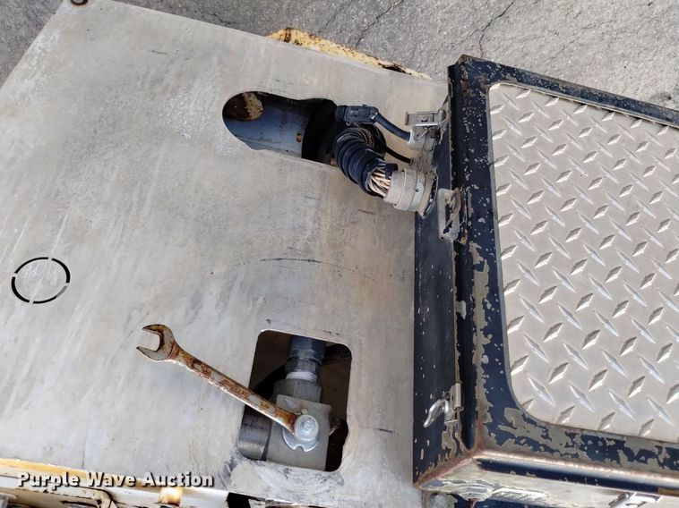 image for item DK8788 2000 Sterling LT  vacuum truck