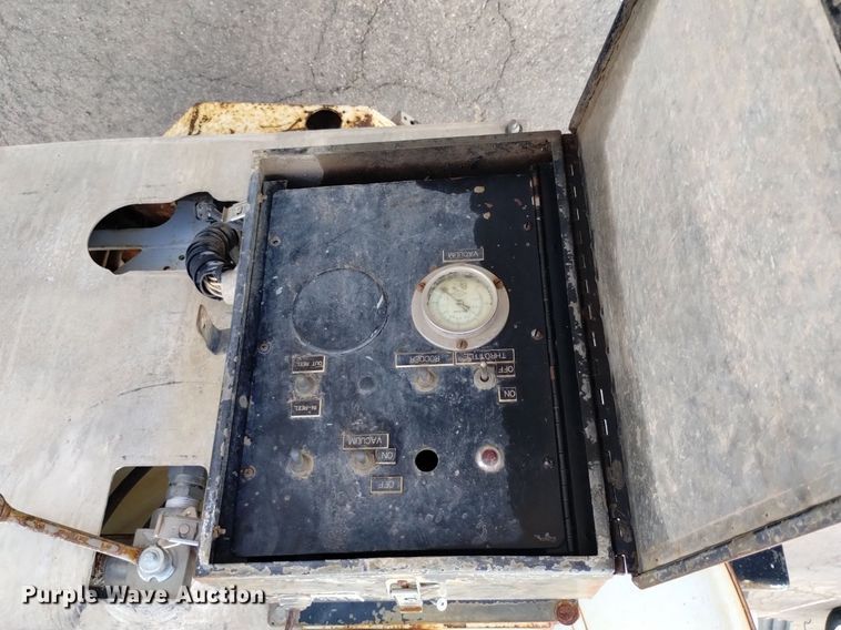 image for item DK8788 2000 Sterling LT  vacuum truck