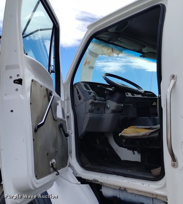 image for item DK8788 2000 Sterling LT  vacuum truck