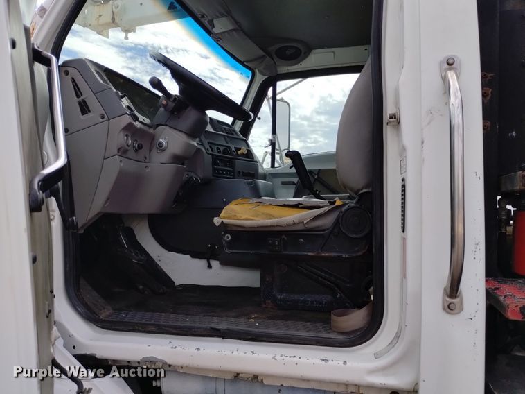 image for item DK8788 2000 Sterling LT  vacuum truck