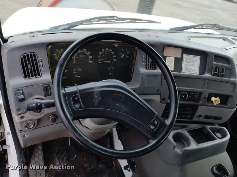 image for item DK8788 2000 Sterling LT  vacuum truck