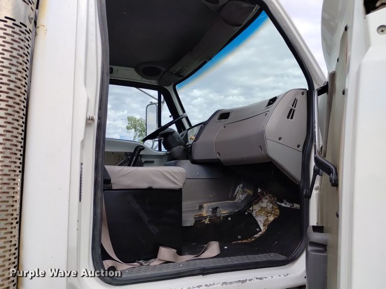 image for item DK8788 2000 Sterling LT  vacuum truck