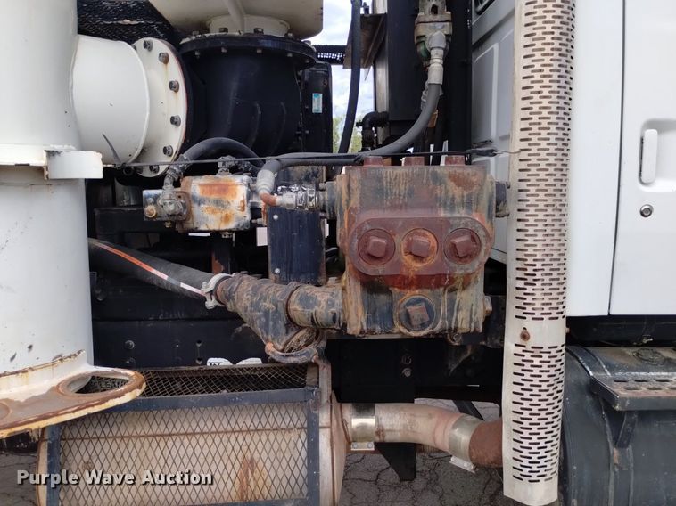 image for item DK8788 2000 Sterling LT  vacuum truck