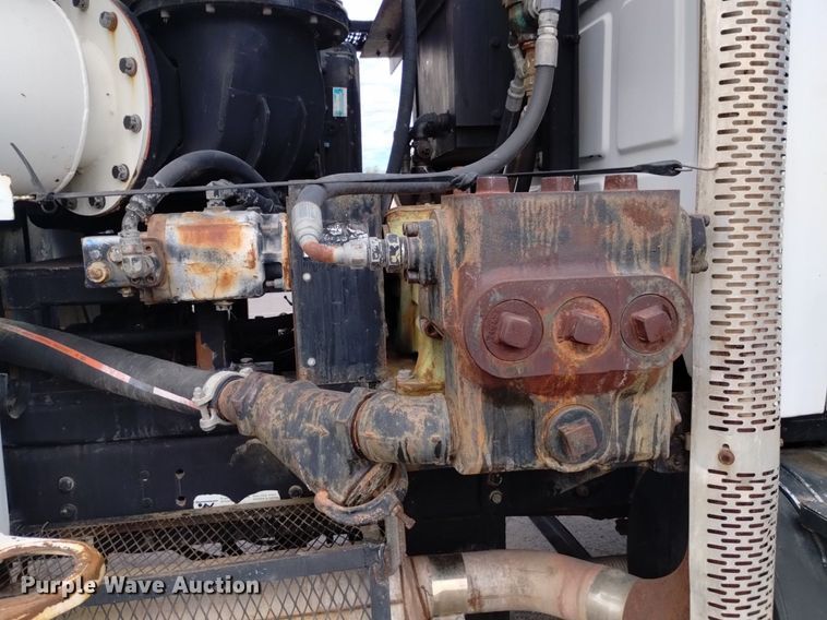 image for item DK8788 2000 Sterling LT  vacuum truck