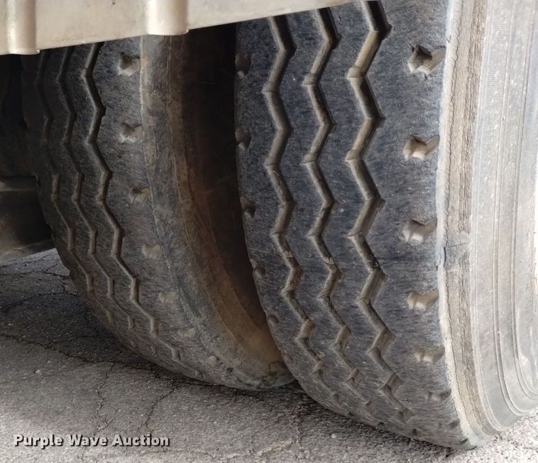 image for item DK8788 2000 Sterling LT  vacuum truck