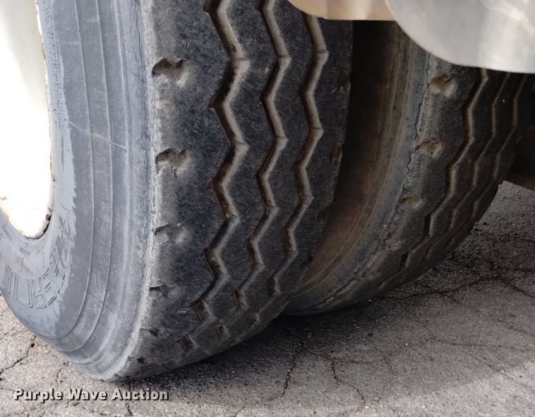 image for item DK8788 2000 Sterling LT  vacuum truck