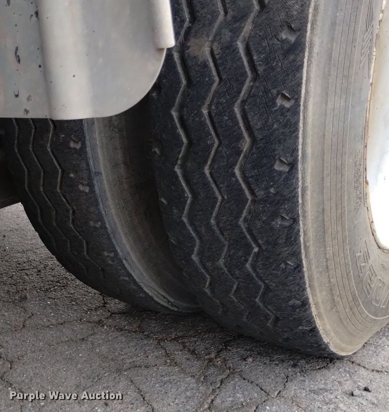 image for item DK8788 2000 Sterling LT  vacuum truck